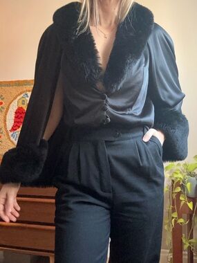 Vintage-Inspired Black Faux Fur Trim Capelet Top One Size